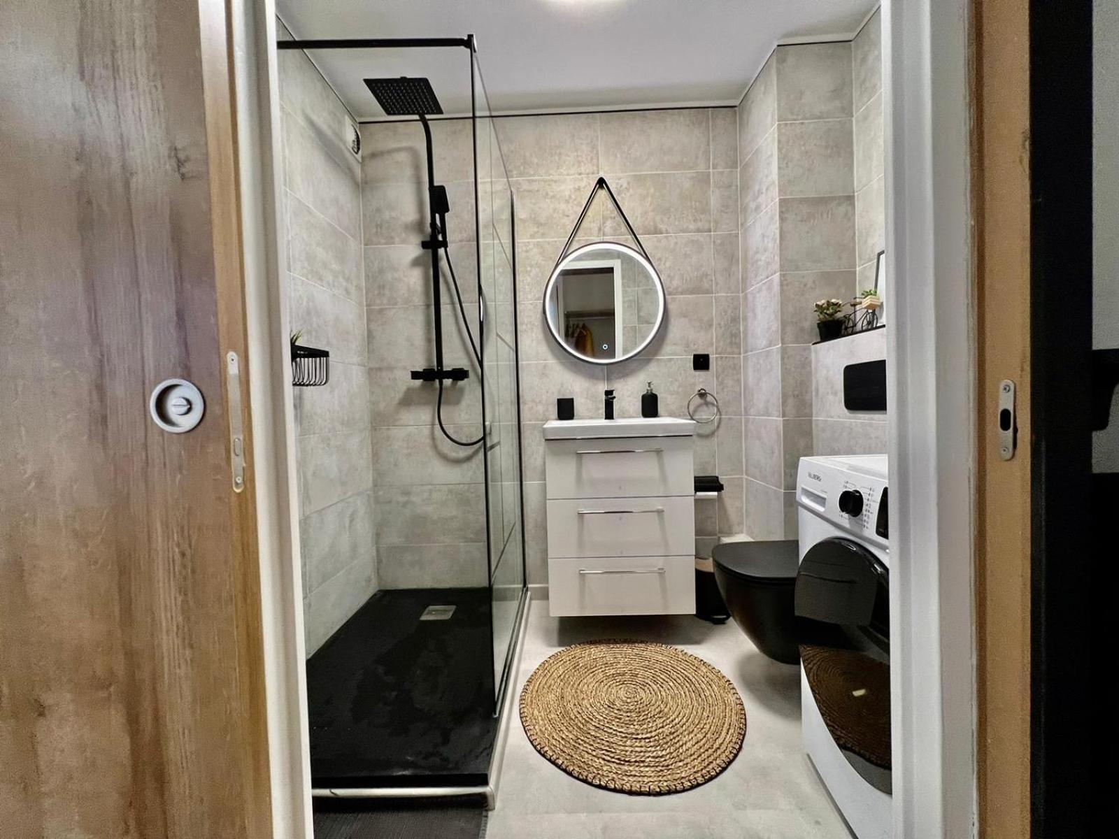 Apartment Avec Parking Prive Et Lave-linge, Coeur De